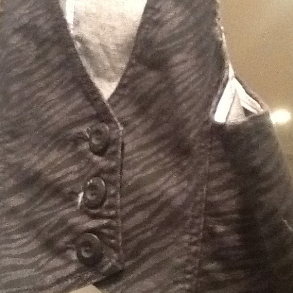 Vest - Picture 4 of 4