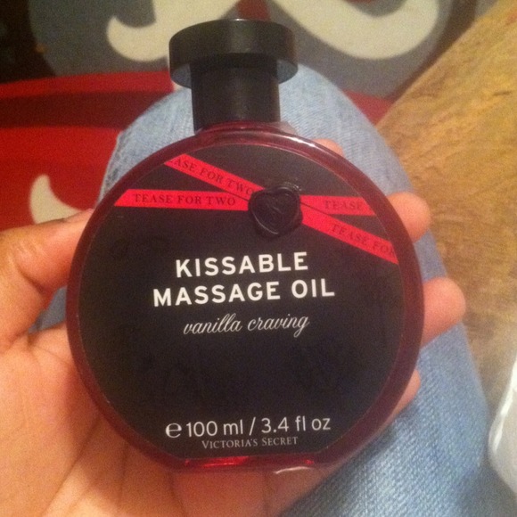 Kissable massage oil