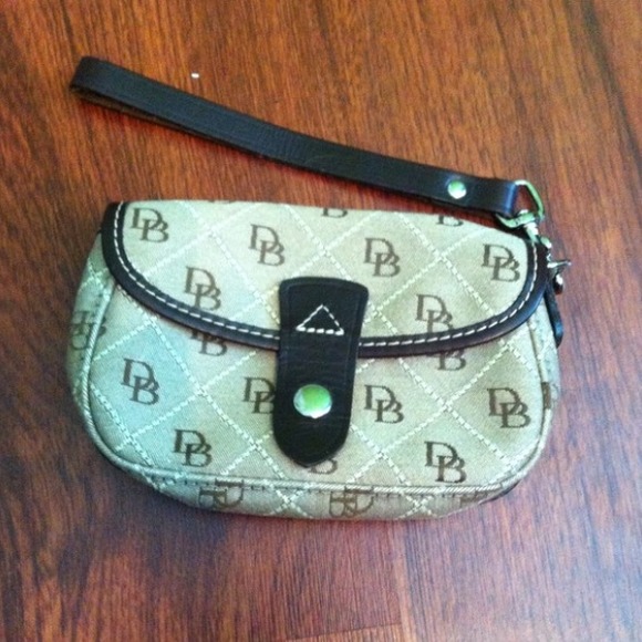 💥REDUCED💥 Dooney & Bourke Clutch