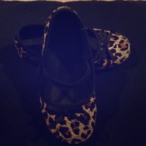 SOLD Cute Leopard toddler flats!