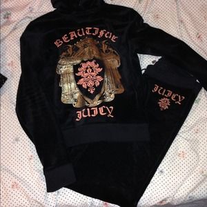 ✨HOT ITEM🔥 Black two piece juicy sweatsuit