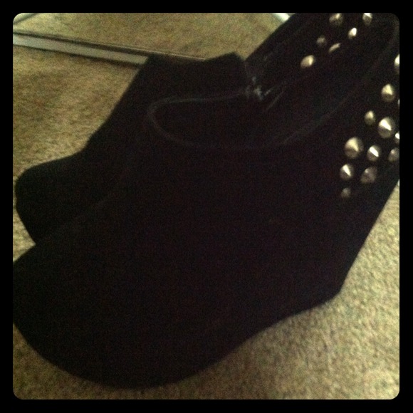 Cute studded black wedge booties (: