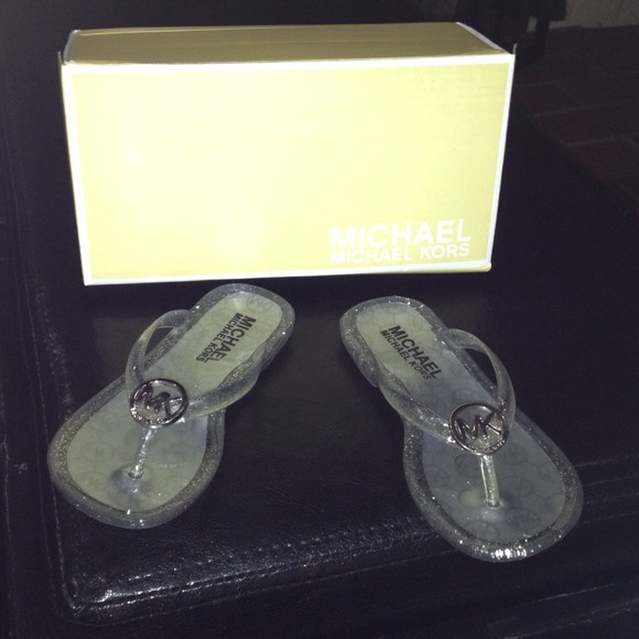 🌟🌟 Michael Kors sandals 🌟🌟 Girls size 10!!