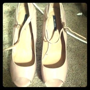 💋👍cute nude wedges (: