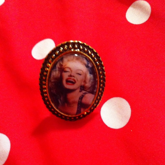 Marilyn Adjustable Ring