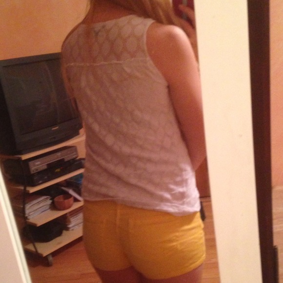 White Sleeveless Top - Picture 3 of 4