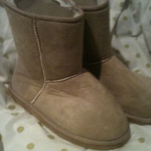 Boots size 8