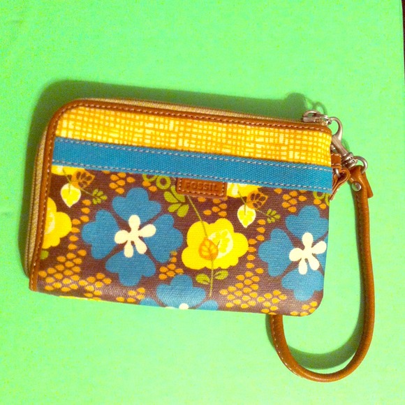 ✨Fossil wristlet! ✨Never used!