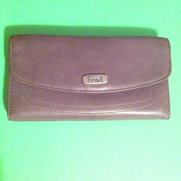 🎈Grey fossil wallet🎈TRADED!