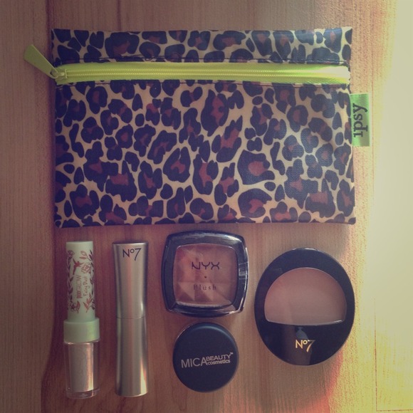 Cosmetic Bundle