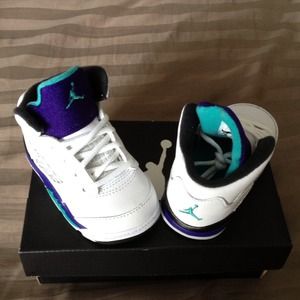 Jordan Retro 5 Grapes&fire red toddler NEVER WORN