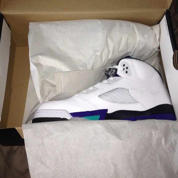 Jordan Retro 5 Grapes Youth Brand New NEVER WORN!!