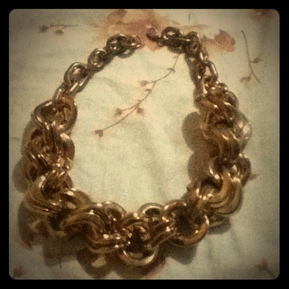 Chain neck less.