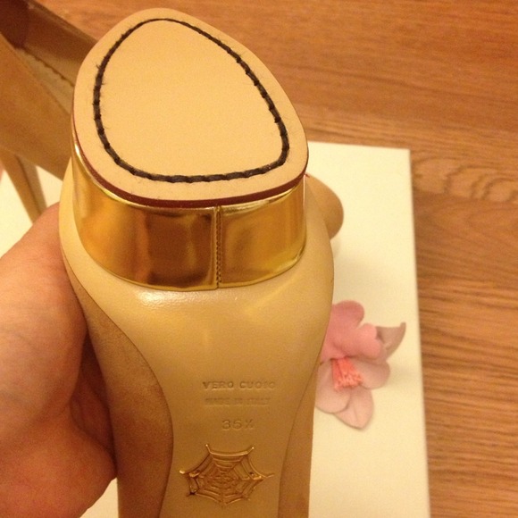 Charlotte Olympia "Dolly Orchid" Pump 36.5 6 1/2 - Picture 3 of 4