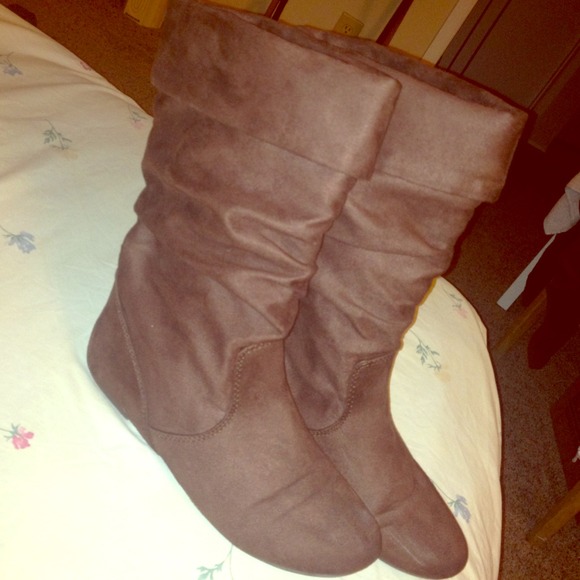 Semi new brown boots. ❤