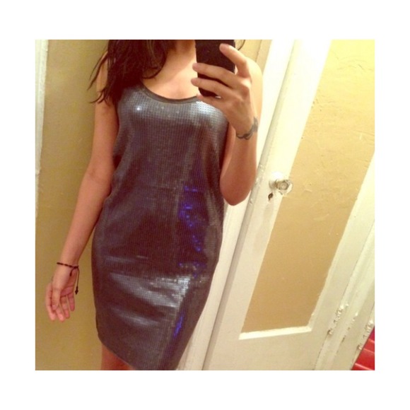 💥AUTHENTIC💥 VINCE Sequin Metallic grey dress
