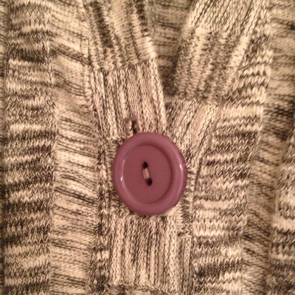 🎀SOLD IN BUNDLE!🎀 Short-Sleeved Sweater Cardigan - Picture 2 of 3