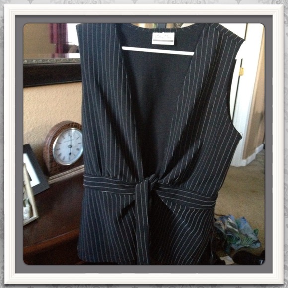 ‼SALE‼♦️FINAL PRICE♦️Black pin stripe vest