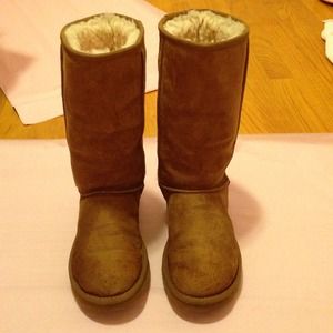 🎀SOLD🎀Ugg Australia Classic Tall in Chestnut