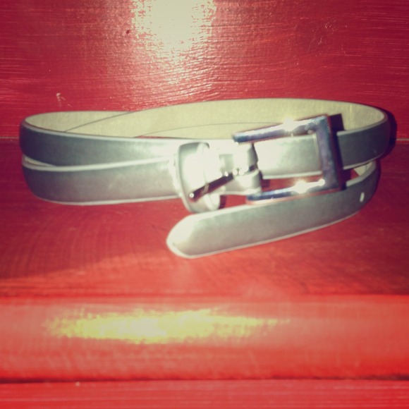 Silver metallic waist or hip belt. - Picture 1 of 1