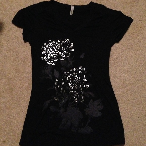 Black v-neck - Picture 1 of 1