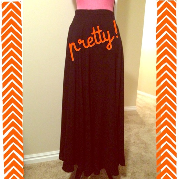 💥Reduced again!💥Gorgeous black maxi skirt