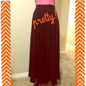 💥Reduced again!💥Gorgeous black maxi skirt