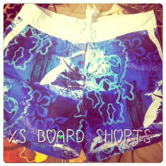 New woman's board shorts - Picture 1 of 1