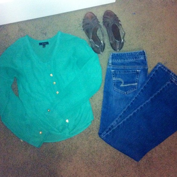 EXTREMLY CUTE OUTFIT ON SALE🌻BUNDLE AND SAVE!!!! - Picture 1 of 4