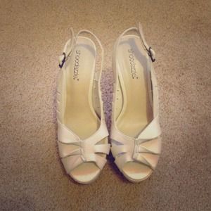 **SOLD** ShoeDazzle Rosaura Size 8 New **SOLD**