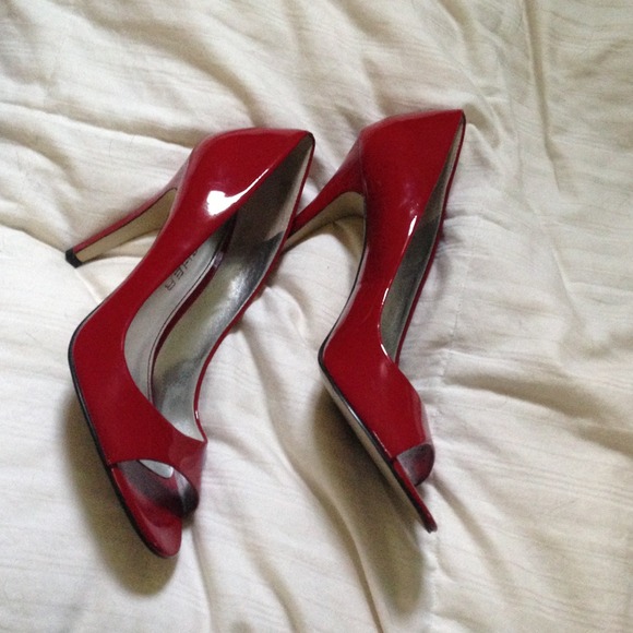 Red heels🌟reduced🌟
