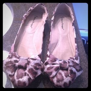 SOLD💵💵💵Bare trap comfort flats size 8.5