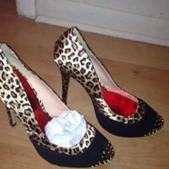 Victoria Secret Leopard Pumps