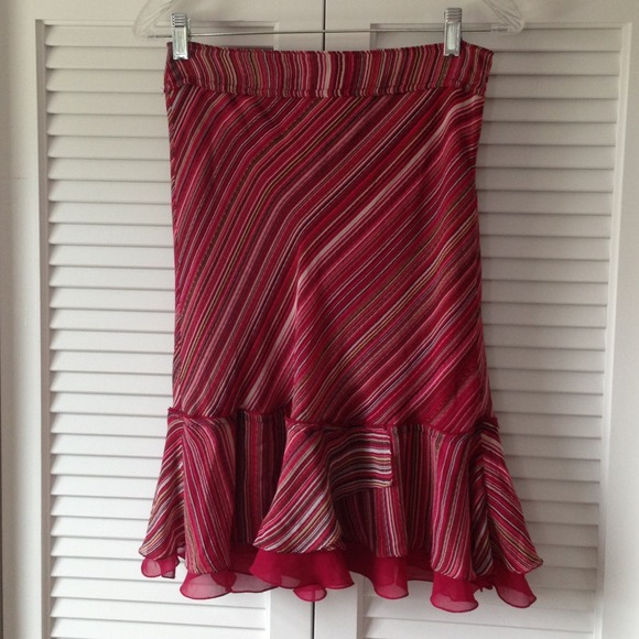 The Limited 100% silk skirt - Picture 2 of 3