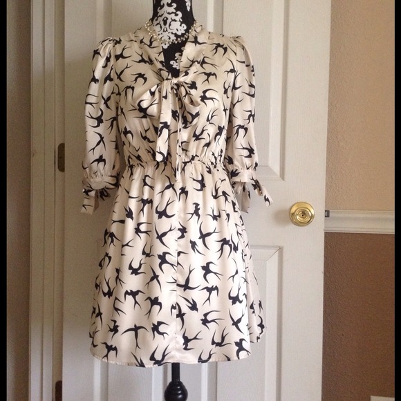 Bird print VINTAGE style dress . HOST PICK !! - Picture 2 of 6