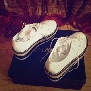 White lovely OXFORD shoes.