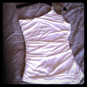 WHITE STUDDED ONE SHOULDER SHIRT W/ RUCHED SIDES