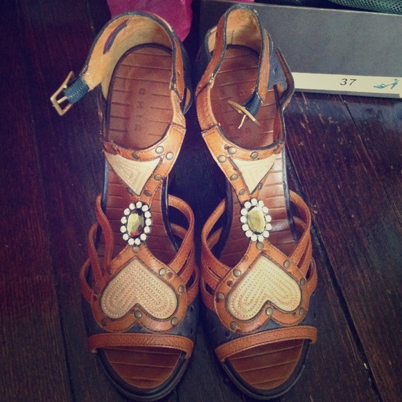 Camarino cognac/grey shoes