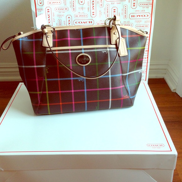 📛SOLD📛💯% Authentic Gorgeous Coach Handbag
