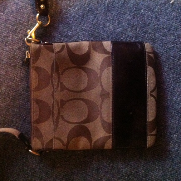 Long strap Coach purse. Very good condition - Picture 2 of 4