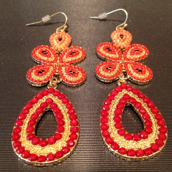 Jewelry - One pair of earrings