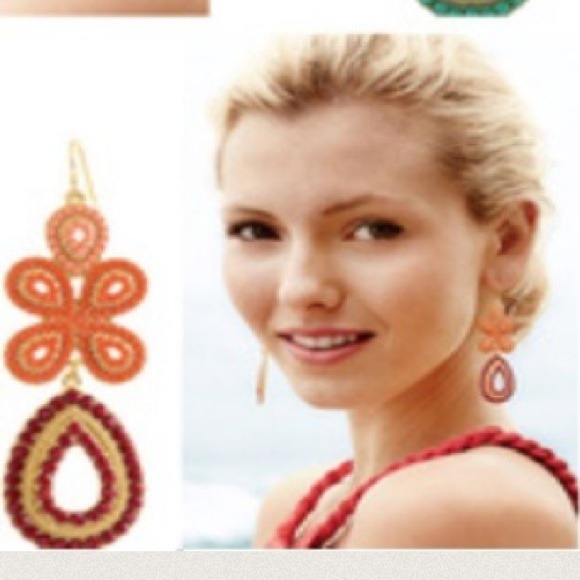 One pair of earrings - Picture 3 of 3