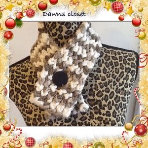 Fashionable neck warmer