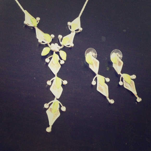 Necklace and earrings set