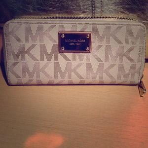 💯Authentic Michael Kors wallet