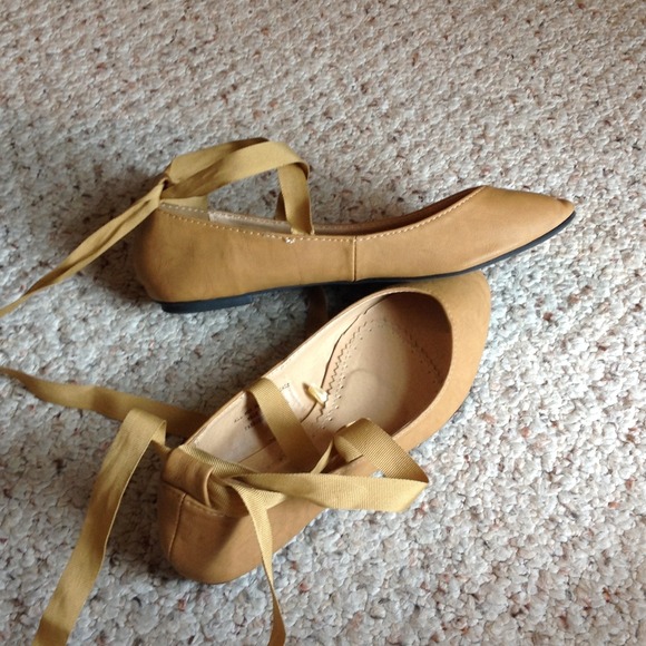Camel, faux leather, tie flats. Kimchi Blue brand