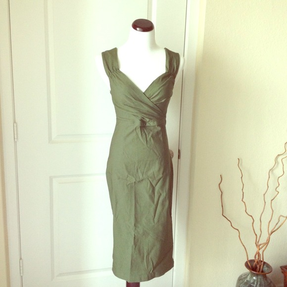Super flattering moss green wiggle dress