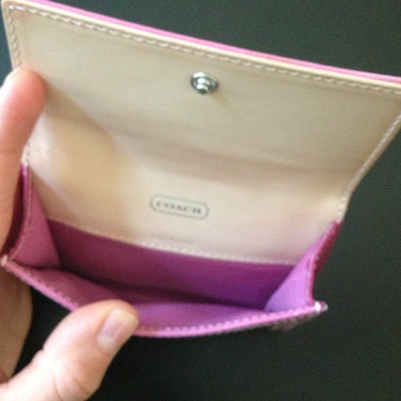 ❌❌SOLD❌❌Coach Wallet - Picture 2 of 3
