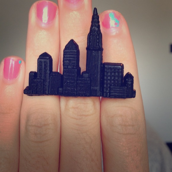 Philadelphia Skyline Gold Wire Ring