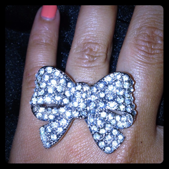 SOLD 💍🎀 Studded bling bow ring 💍🎀